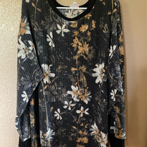 Lularoe tops only worn a couple times. Size XL - Picture 1 of 10